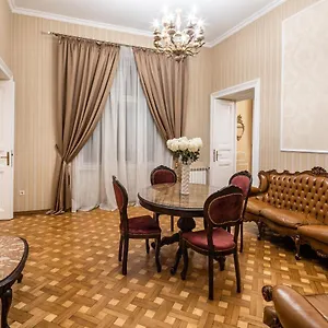 3-bedrooms-royal-italian-style-in-an-austrian-building.hotelslviv.net/